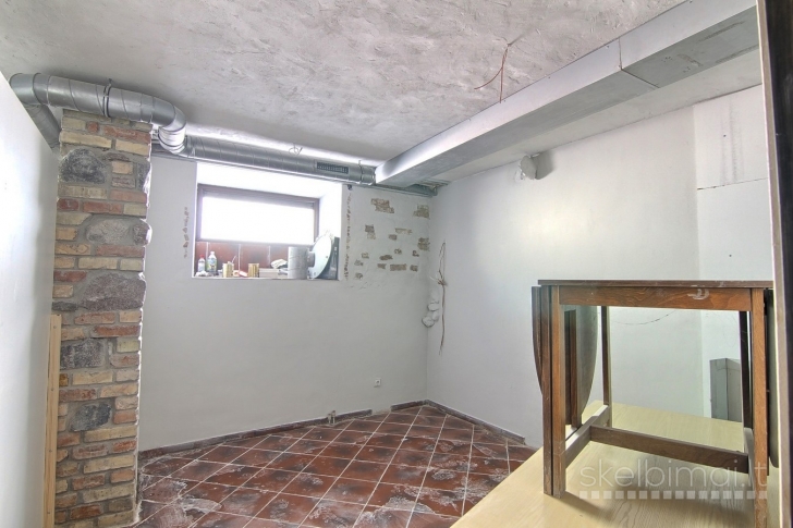 Išnuomojamos labai geroje vietoje 136,19 m² patalpos