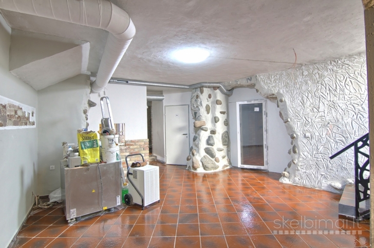 Išnuomojamos labai geroje vietoje 136,19 m² patalpos