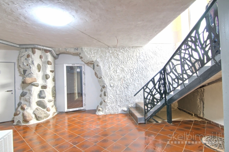 Išnuomojamos labai geroje vietoje 136,19 m² patalpos