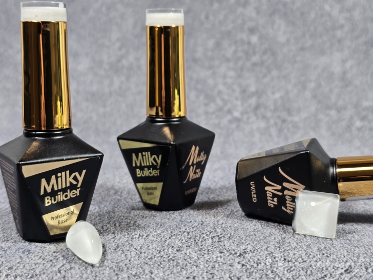 Perlamutrinė bazė nagams Molly Milky Builder