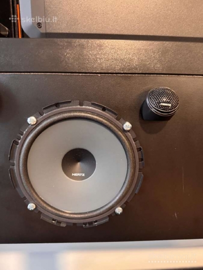 HERTZ UNO K 170 kolonėles garsiakalbiai
