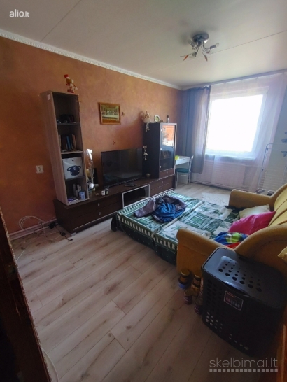 Parduodamas 2-jų kambarių butas bendrabutyje.