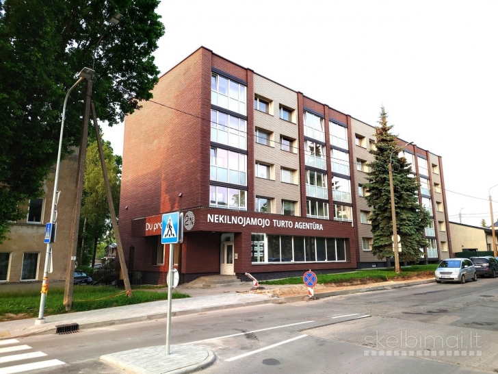 Parduodamas labai geroje vietoje 3-jų kambarių butas