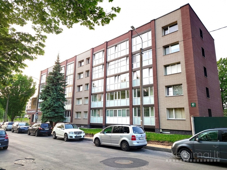 Parduodamas labai geroje vietoje 3-jų kambarių butas