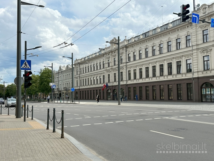IŠSKIRTINIS 2 KAMBARIŲ BUTAS PAČIAME KAUNO SENAMIESTYJE