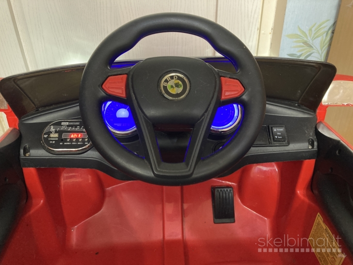 Vaikiškas elektrinis automobilis