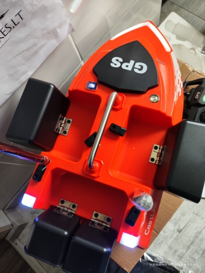 Naujas Flytec V802 pašaro jauko gabenimo laivelis su GPS 