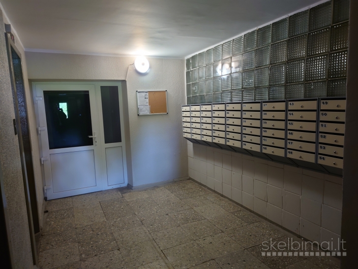 Parduodamas labai pigiai 4-ių kambarių butas