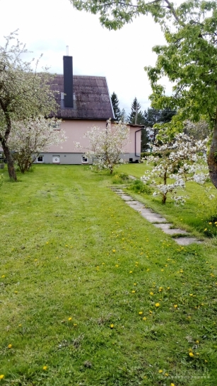Parduodamas kokybiškai apšiltintas namas