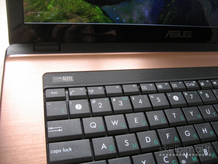 Puikus 17.3 Asus K73E i5/ 128GB+1000GB/ 8GB/ 3 val