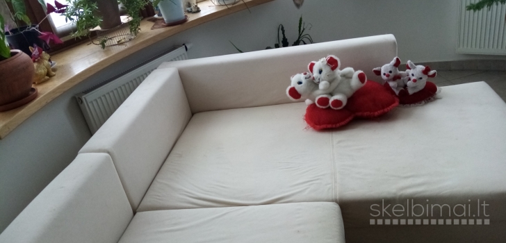 Sofa-kampas su  dėže patalinei