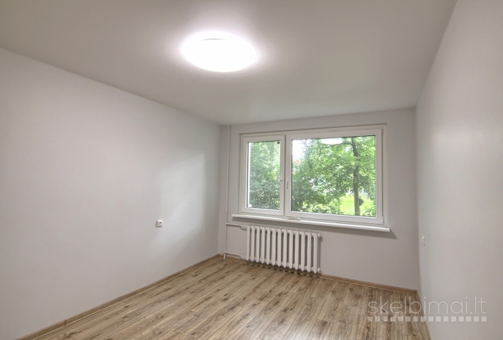 Parduodamas labai geroje vietoje ką tik suremontuotas 3-jų kambarių butas