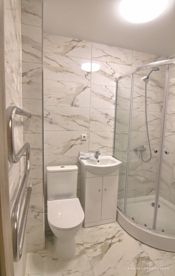 Parduodamas labai geroje vietoje ką tik suremontuotas 3-jų kambarių butas