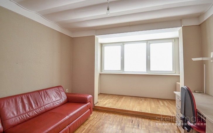 PARDUODAMAS YPATINGAI ŠVIESUS UNIKALAUS PLANO BUTAS PAČIAME PANEVĖŽIO CENTRE