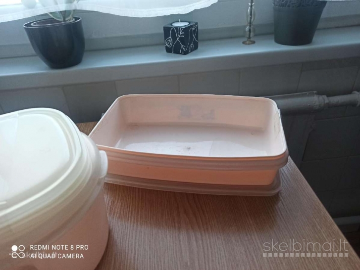 Plastikiniu indeliu rinkinys su dang.