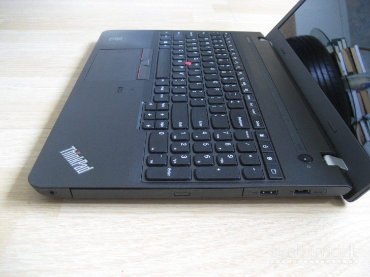 Lenovo E550 su i5 2.70ghz/ 500gb/ 8gb/ 1gb Intel