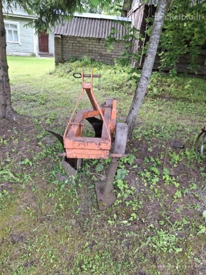 Parduodu T 25 traktoriaus inventorių