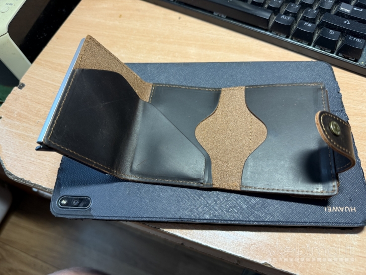 Pinigine su RFID apsauga