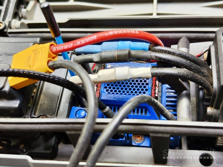 Naudotas Traxxas X-Maxx 4x4 8S – puiki proga įsigyti pigiau