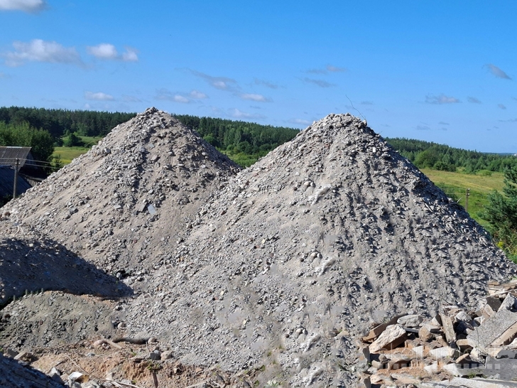Trupintas betonas ir granitas