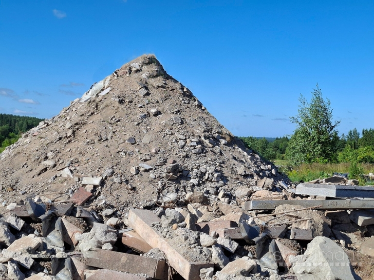 Trupintas betonas ir granitas