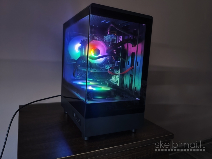 RGB LED žaidimų kompiuteris su monitorium