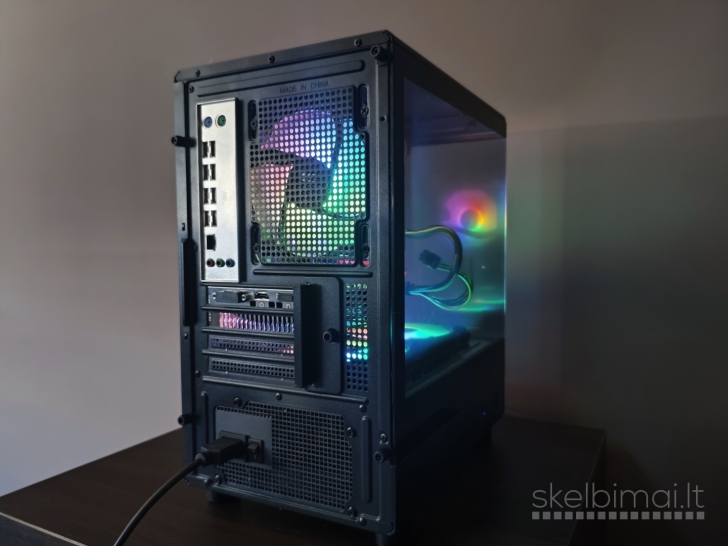 RGB LED žaidimų kompiuteris su monitorium