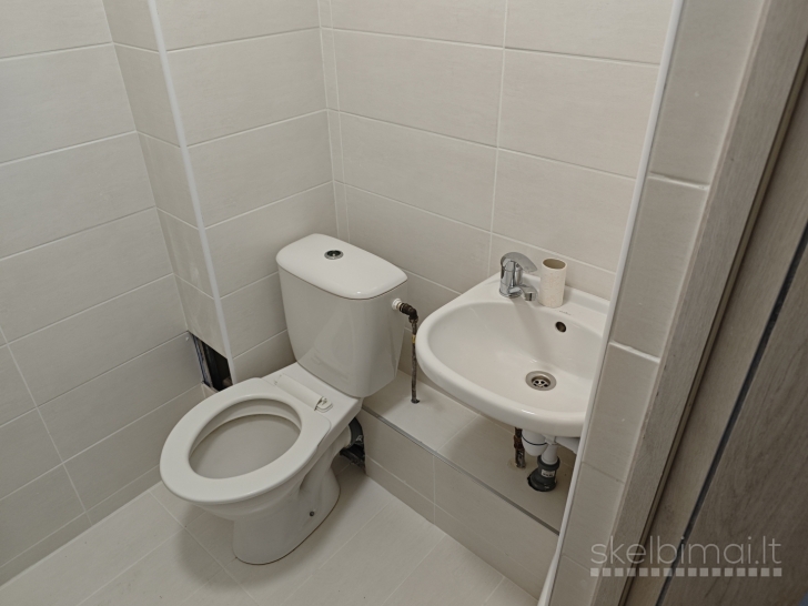 Išnuomojamas 3 kambarių butas Debreceno g.