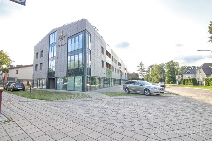 Parduodamas labai geroje vietoje 2-jų kambarių butas