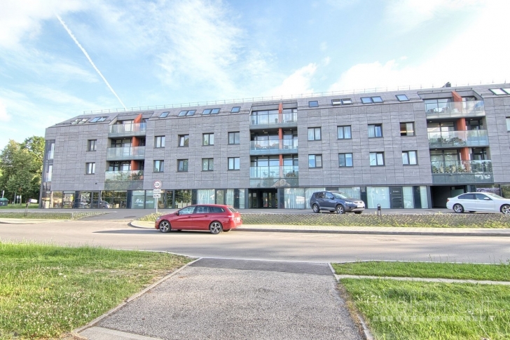 Parduodamas labai geroje vietoje 2-jų kambarių butas