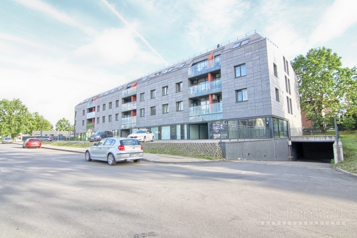Parduodamas labai geroje vietoje 2-jų kambarių butas