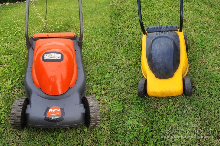 Dvi elektrinės žoliapjovės 