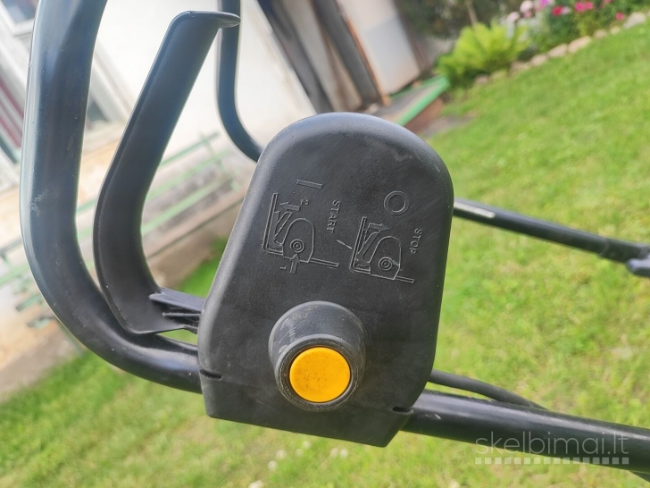 Dvi elektrinės žoliapjovės 