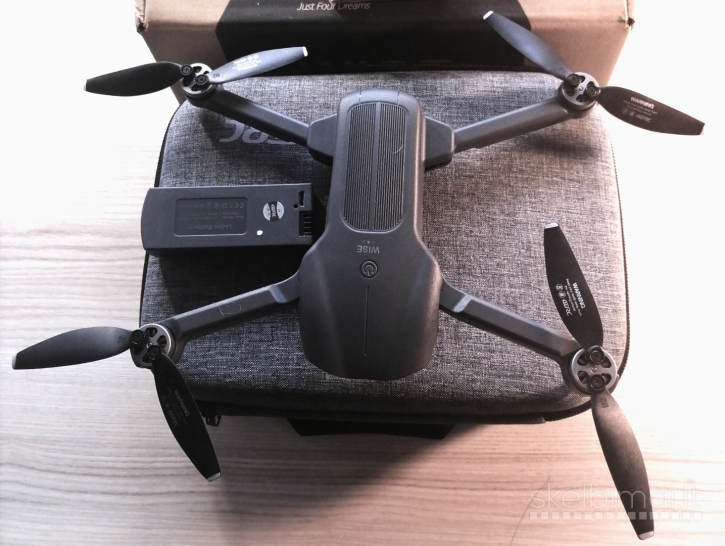 Parduodamas naujas dronas su 6vnt, akumuliatorių 7,4V