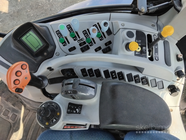 New Holland t7030