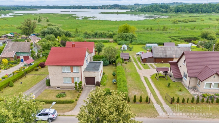 Su ,,Sartų" ežero pakrante, prie Dusetų - namas, pirtis, tvenkinys