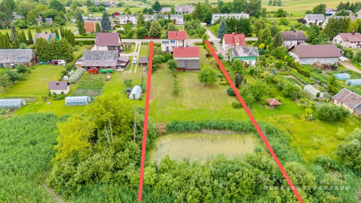Su ,,Sartų" ežero pakrante, prie Dusetų - namas, pirtis, tvenkinys