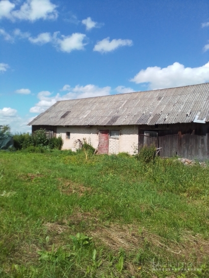 Sodyba ramioje vietoje namas mūrinis 