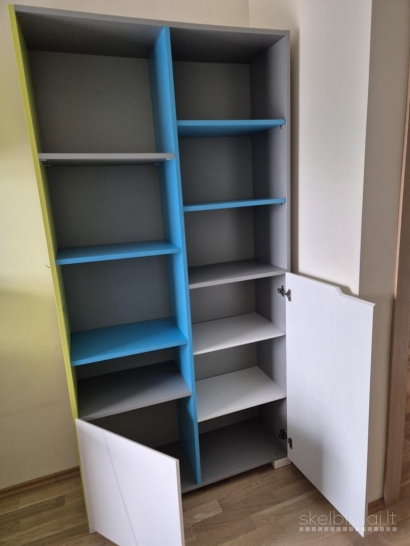 Jaunuolio baldų komplektas: stalas, spinta