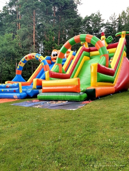Pripučiamas vaikiškas batutas su baseinėliu