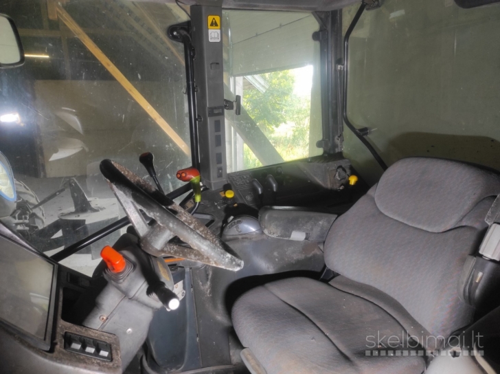 New Holland TM130A