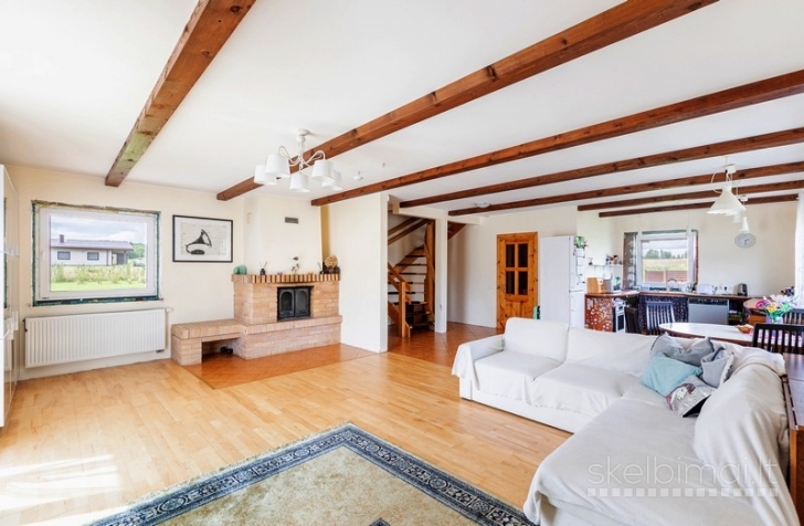 Namas su tvenkiniu ir saulės elektrine, Medelyno g., Vilniaus raj.