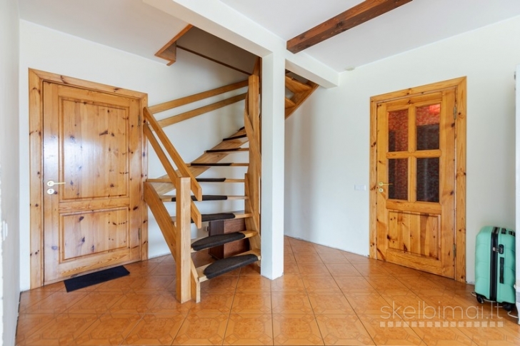 Namas su tvenkiniu ir saulės elektrine, Medelyno g., Vilniaus raj.