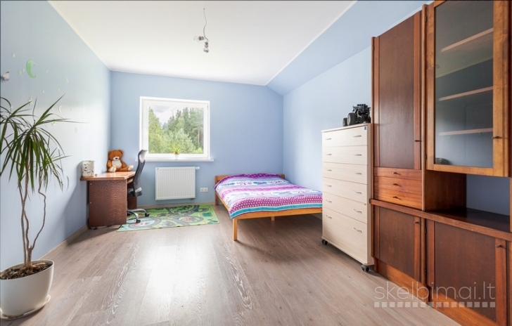 Namas su tvenkiniu ir saulės elektrine, Medelyno g., Vilniaus raj.