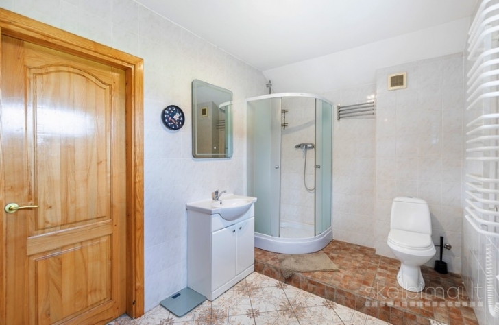 Namas su tvenkiniu ir saulės elektrine, Medelyno g., Vilniaus raj.