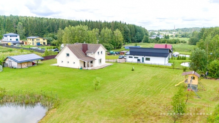 Namas su tvenkiniu ir saulės elektrine, Medelyno g., Vilniaus raj.