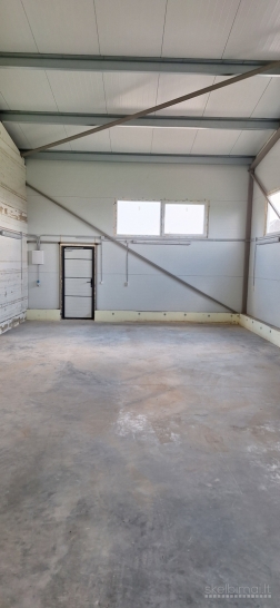 Išnuomojamos labai gerai įrengtos garažų patalpos 70 m² Kairiuose