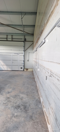 Išnuomojamos labai gerai įrengtos garažų patalpos 70 m² Kairiuose