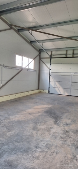 Išnuomojamos labai gerai įrengtos garažų patalpos 70 m² Kairiuose