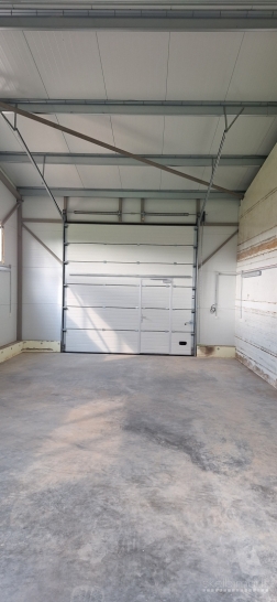 Išnuomojamos labai gerai įrengtos garažų patalpos 70 m² Kairiuose